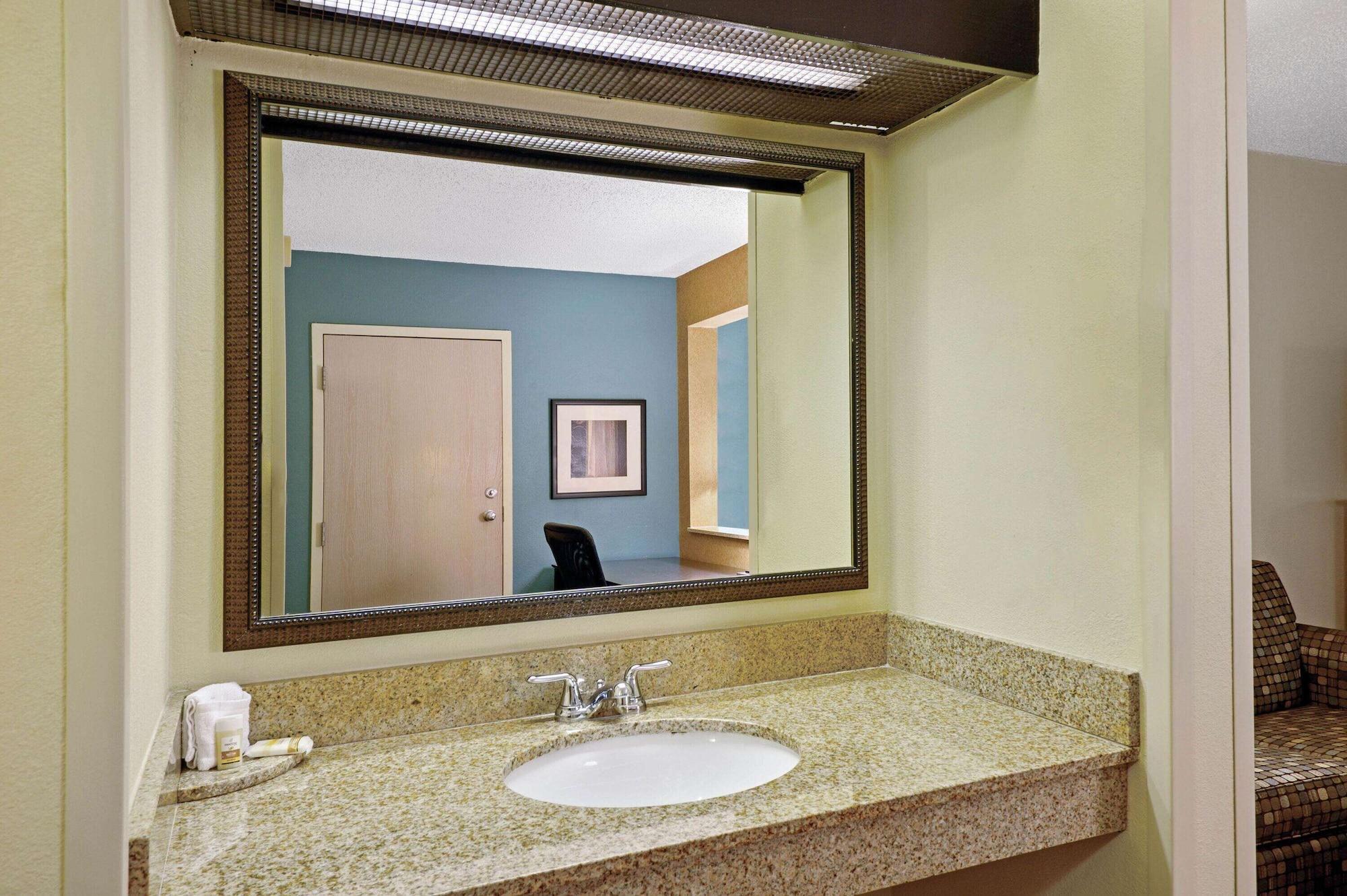 La Quinta Inn By Wyndham Columbia Se Fort Jackson Ngoại thất bức ảnh