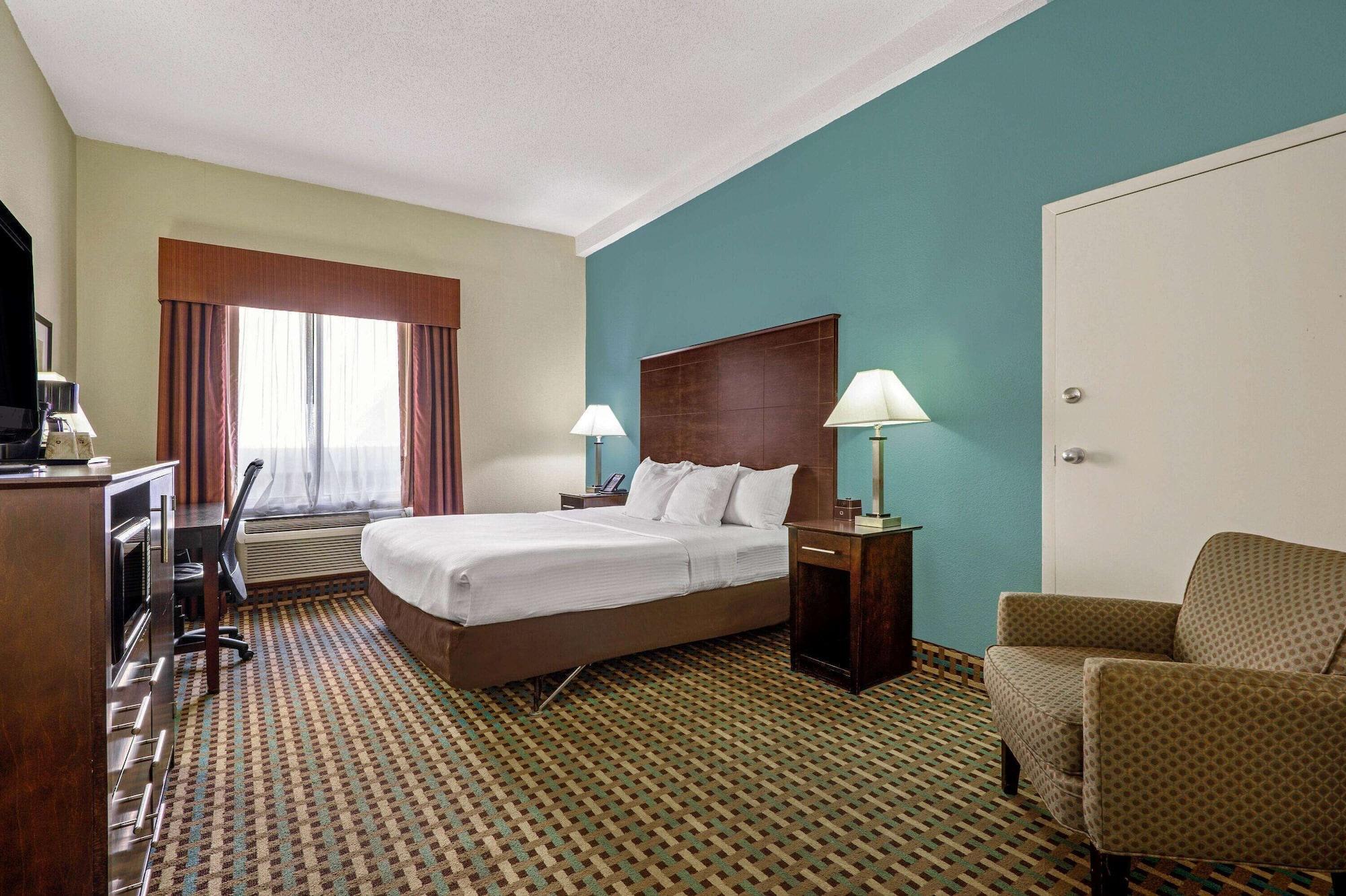 La Quinta Inn By Wyndham Columbia Se Fort Jackson Ngoại thất bức ảnh