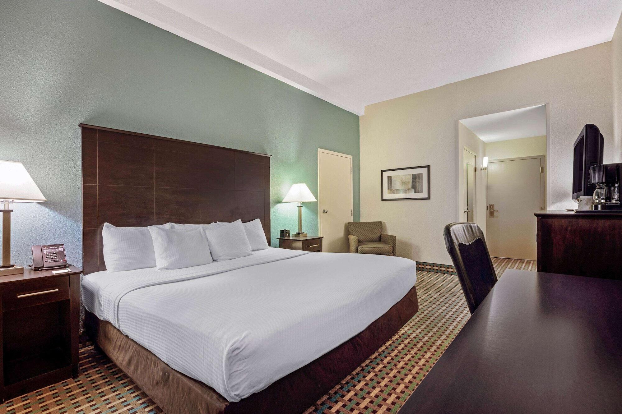 La Quinta Inn By Wyndham Columbia Se Fort Jackson Ngoại thất bức ảnh