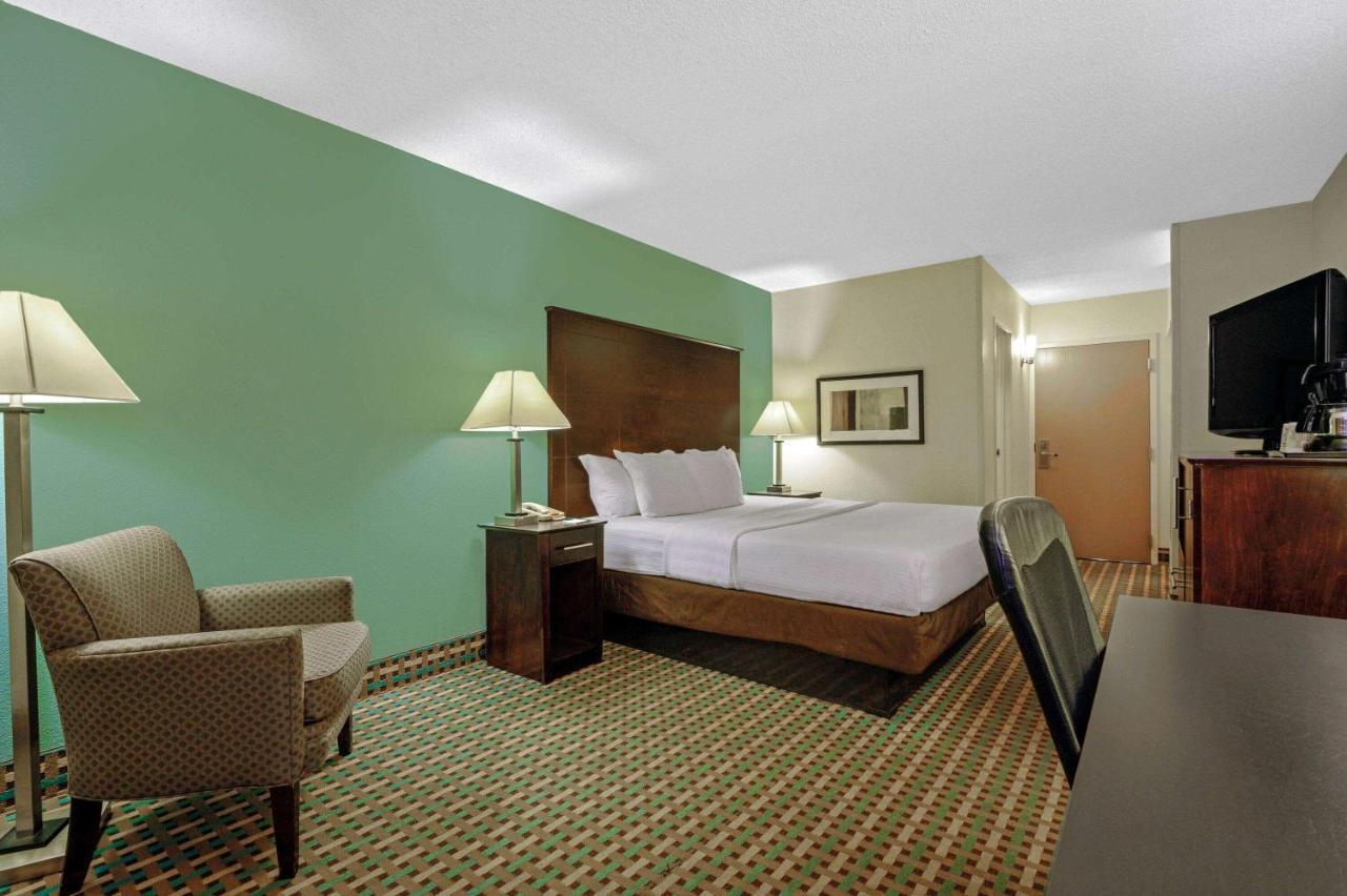 La Quinta Inn By Wyndham Columbia Se Fort Jackson Ngoại thất bức ảnh